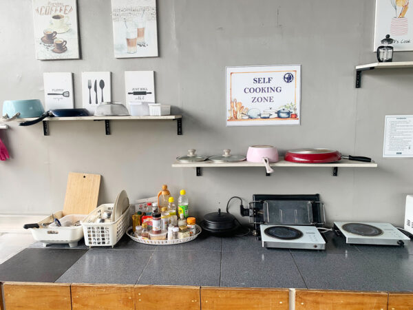 フィリピン留学・セブ島の学校_IMS_ダイニング共用キッチンエリア